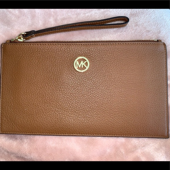 Michael Kors Handbags - Michael Kors wristlet